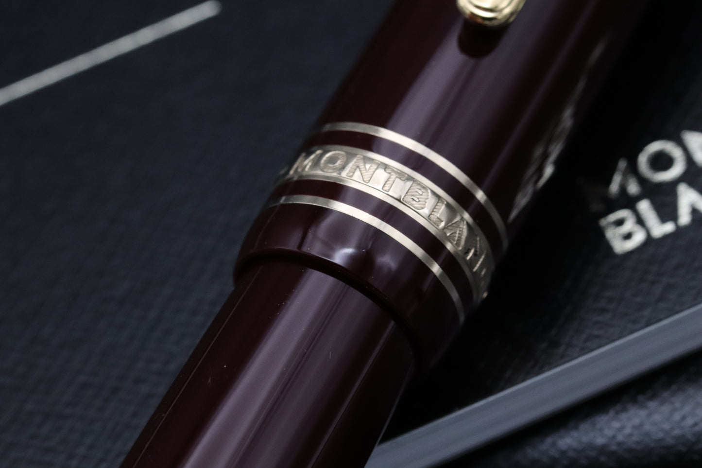 Montblanc Meisterstuck 147 Traveller Bordeaux Fountain Pen with Pouch - BB Nib