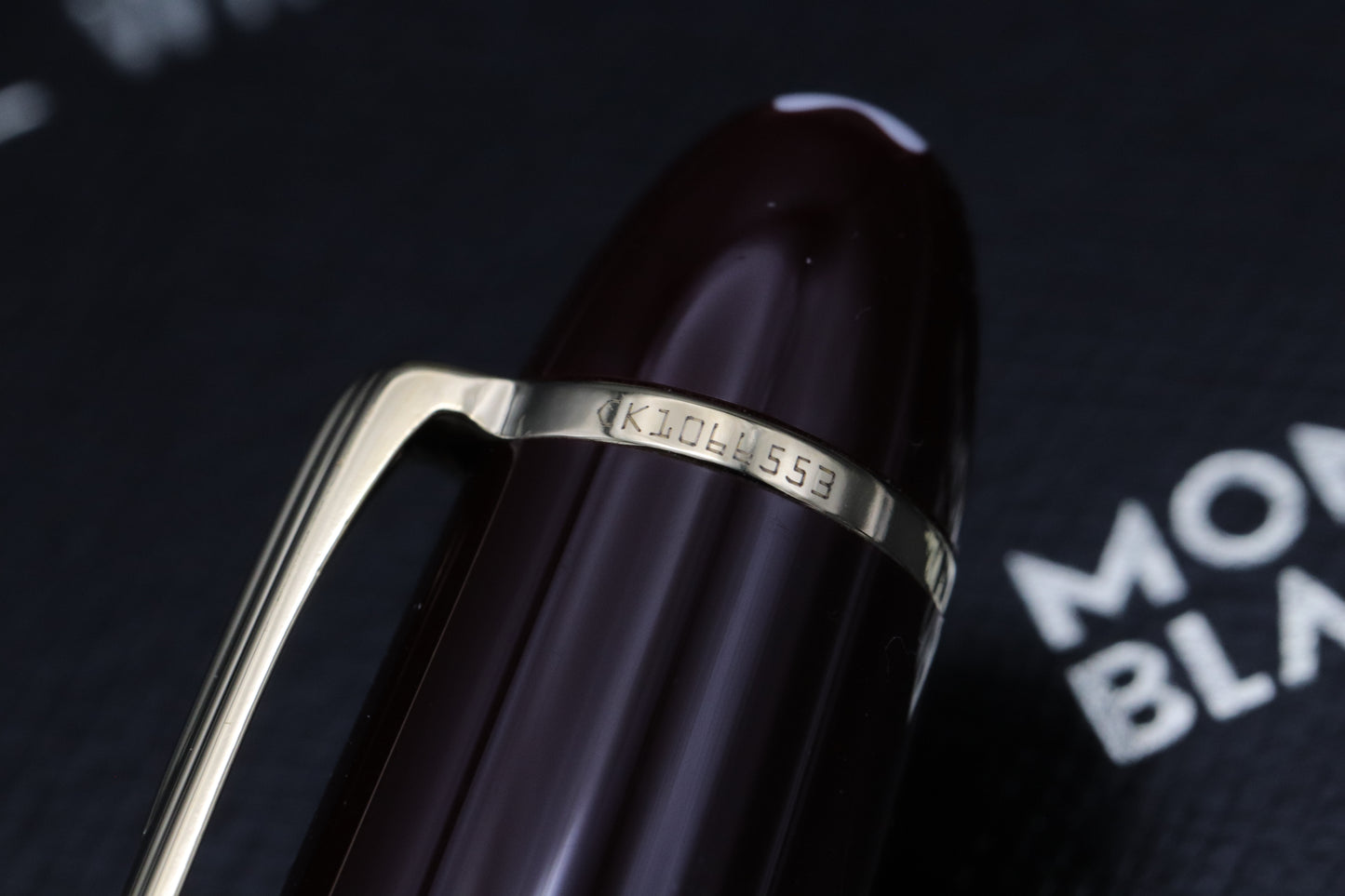 Montblanc Meisterstuck 147 Traveller Bordeaux Fountain Pen with Pouch - BB Nib