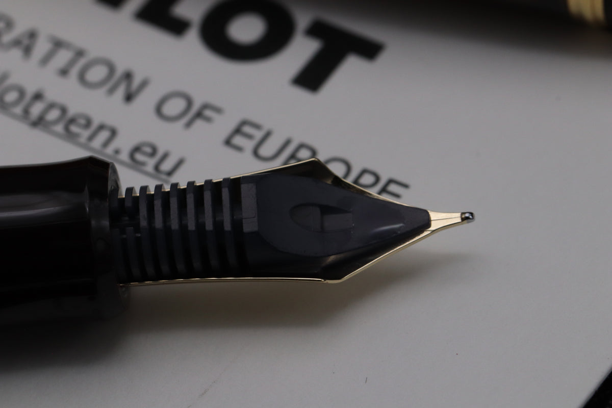 Pilot Custom 823 Amber Fountain Pen