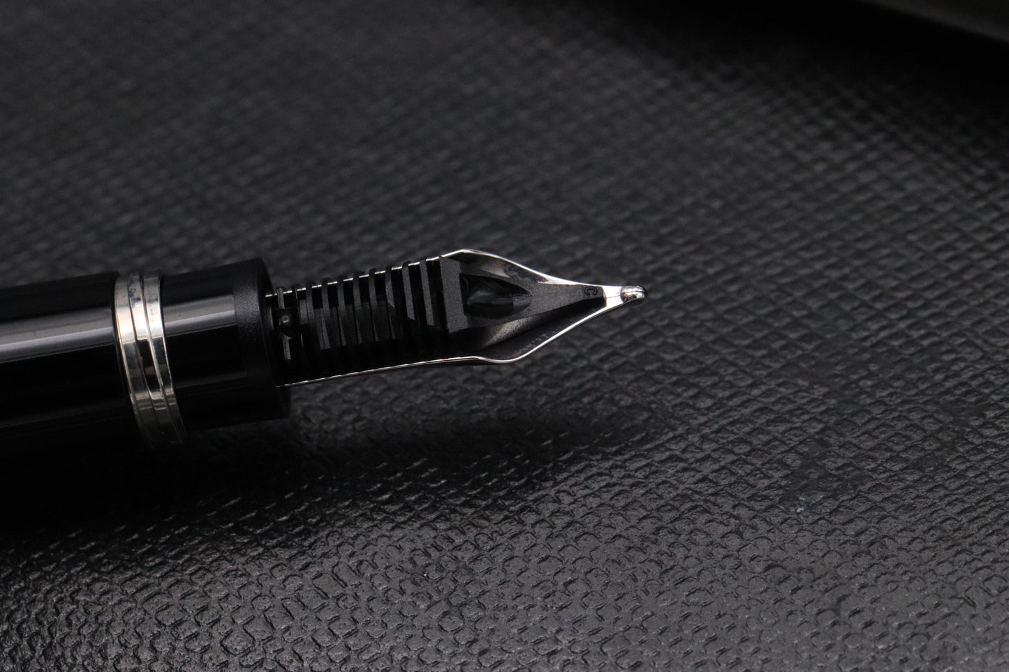 Montblanc Meisterstück Mozart Jungle Eyes Topaz Fountain Pen
