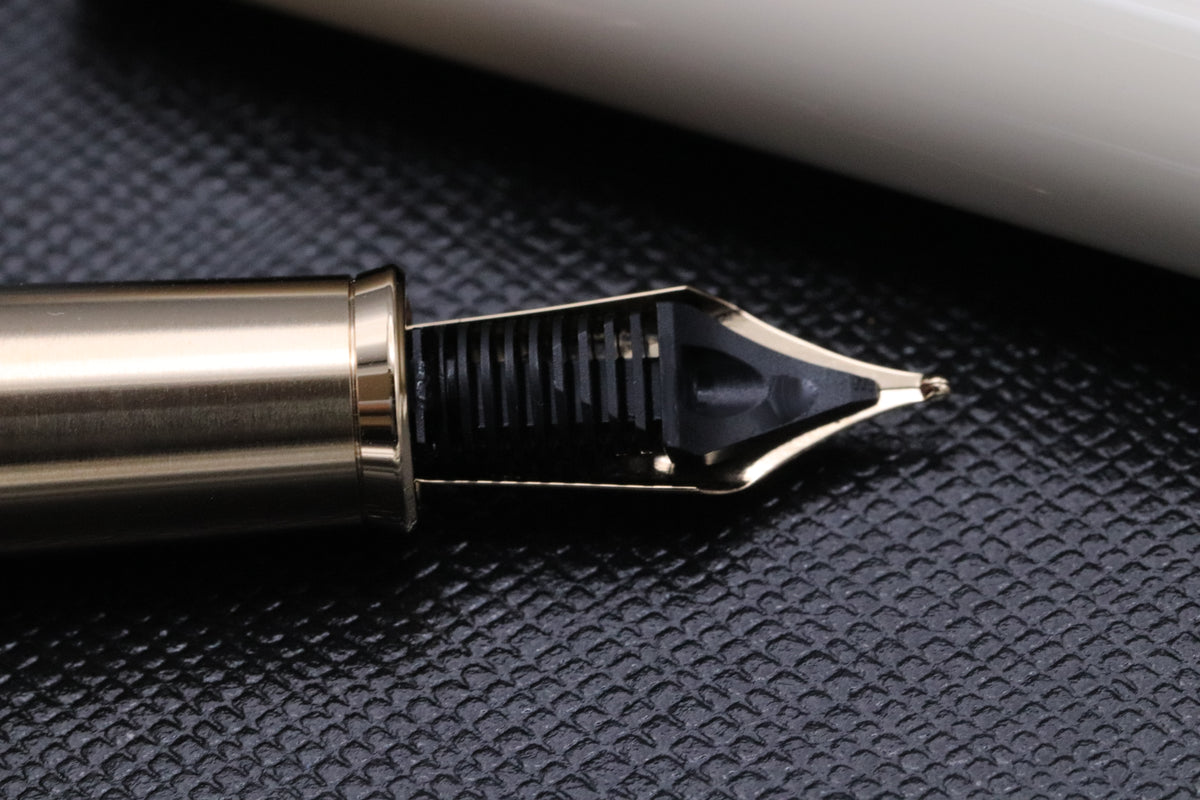 Montblanc Heritage Rouge et Noir Baby Ivory-Coloured Fountain Pen - UNUSED