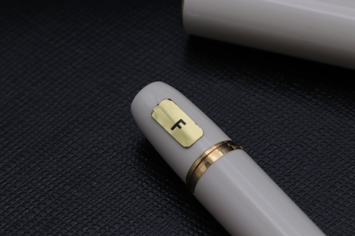 Montblanc Heritage Rouge et Noir Baby Ivory-Coloured Fountain Pen - UNUSED