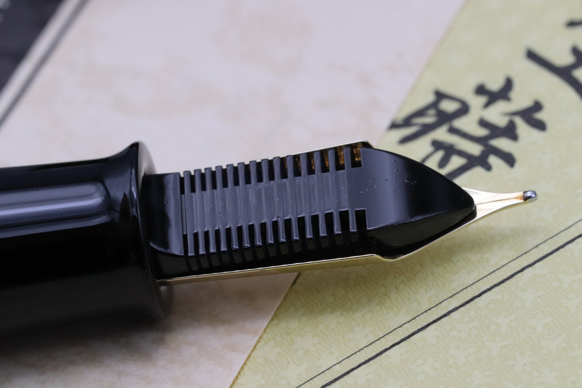 Pilot Namiki First Generation 'Emperor' Urushi Fountain Pen - Broad #50 Nib