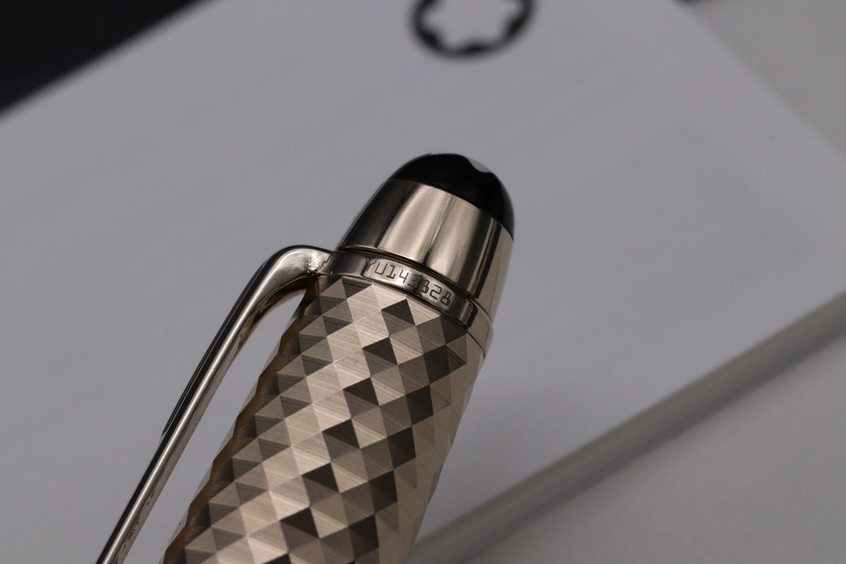Montblanc Meisterstuck Classique Geometric Dimension Doue Fountain Pen