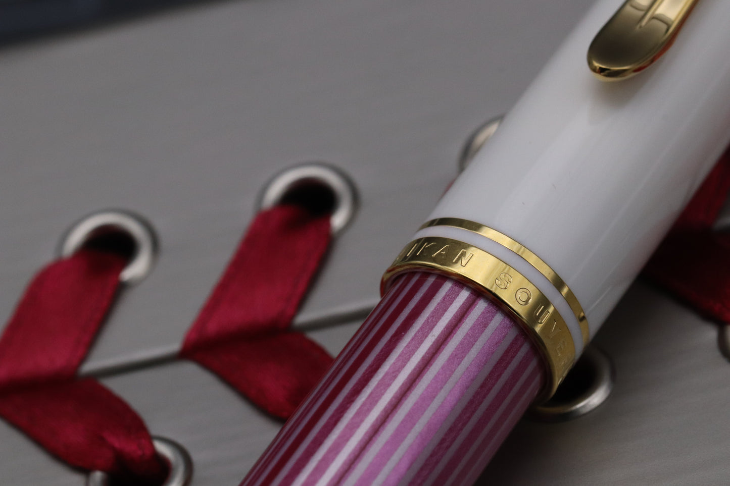 Pelikan Souveran M600 Pink White Fountain Pen - UNUSED - EF Nib