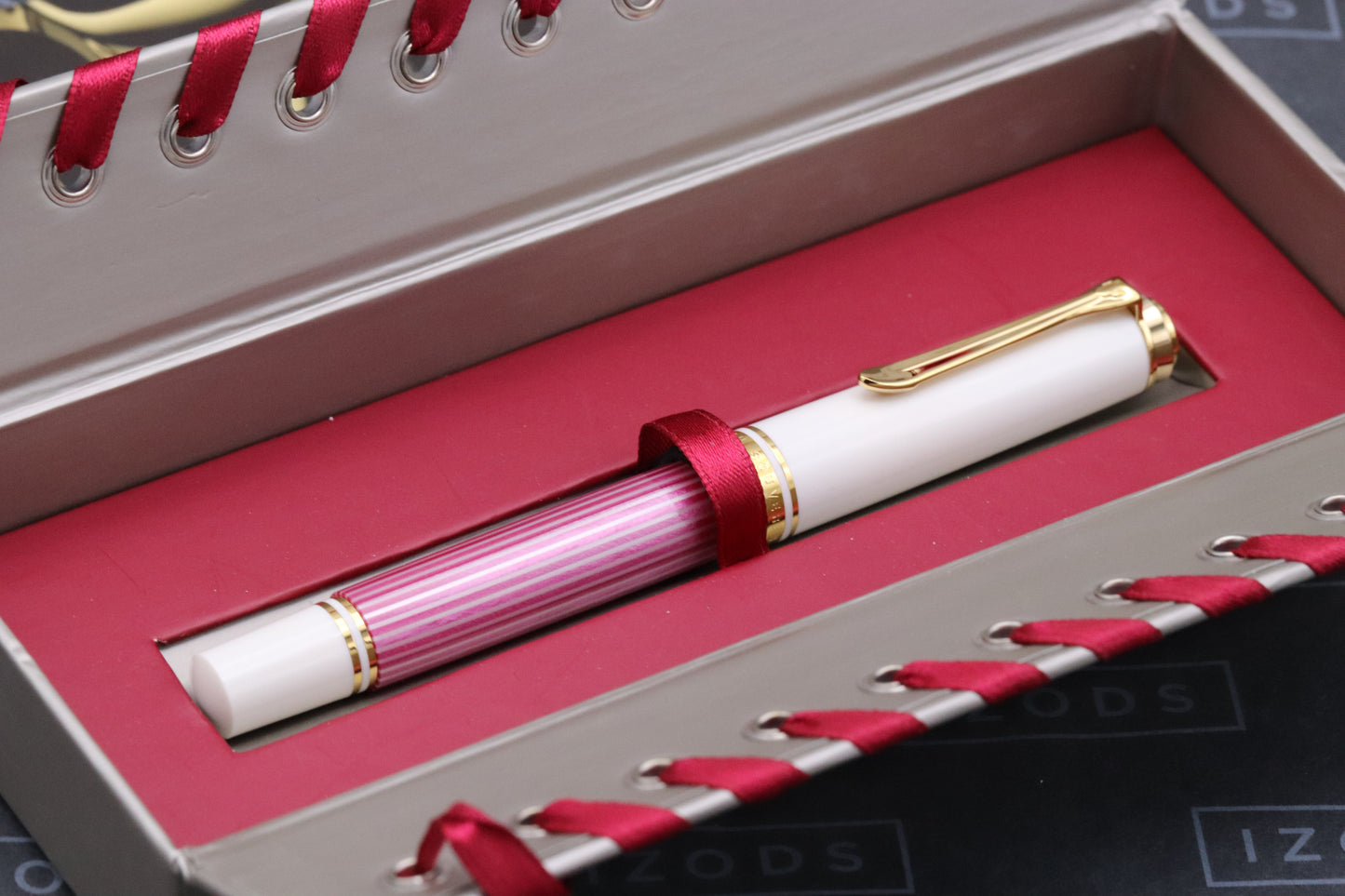 Pelikan Souveran M600 Pink White Fountain Pen - UNUSED - EF Nib