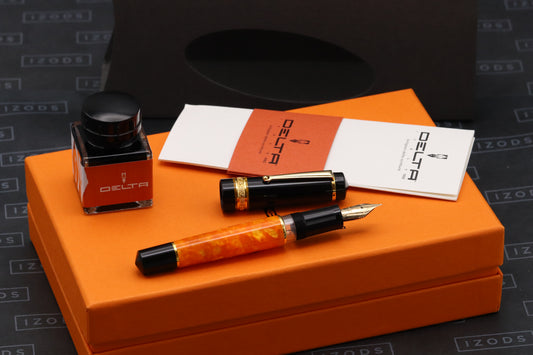 Delta d.V 2.0 Premium Gold Trim Fountain Pen - 14k Fine Nib - DIPPED