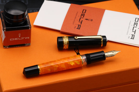 Delta d.V 2.0 Premium Gold Trim Fountain Pen - 14k Fine Nib - DIPPED