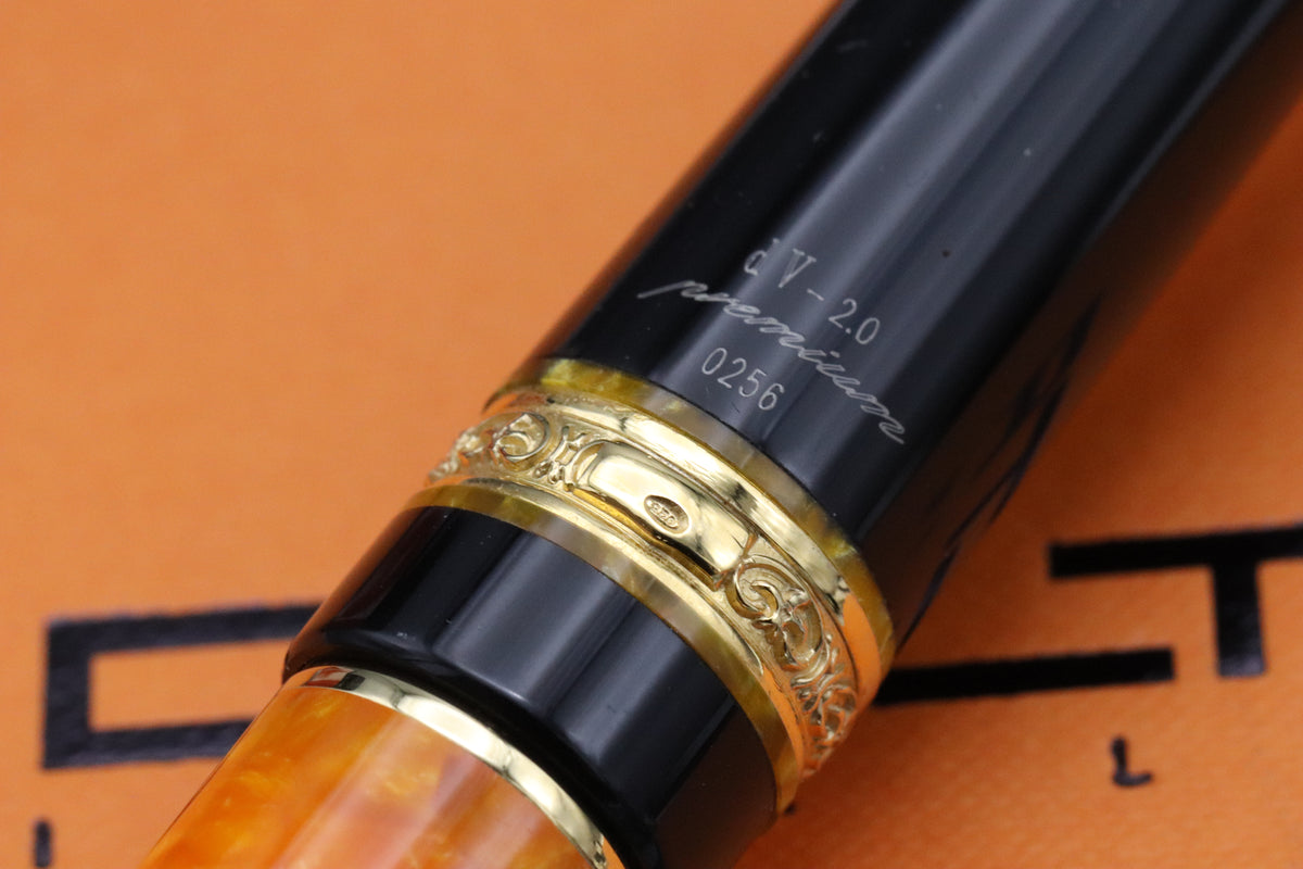 Delta d.V 2.0 Premium Gold Trim Fountain Pen - 14k Fine Nib - DIPPED