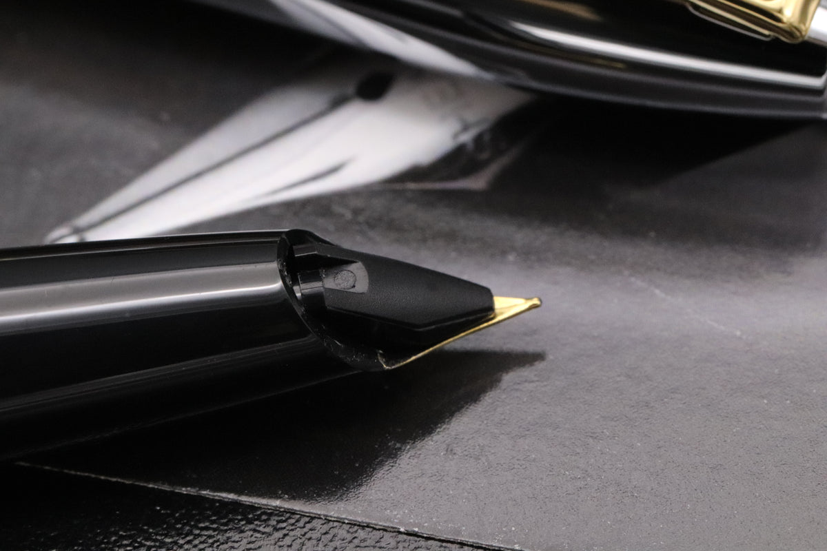 Sheaffer Legacy Black Chrome & Gold Fountain Pen - UNUSED - Fine Nib