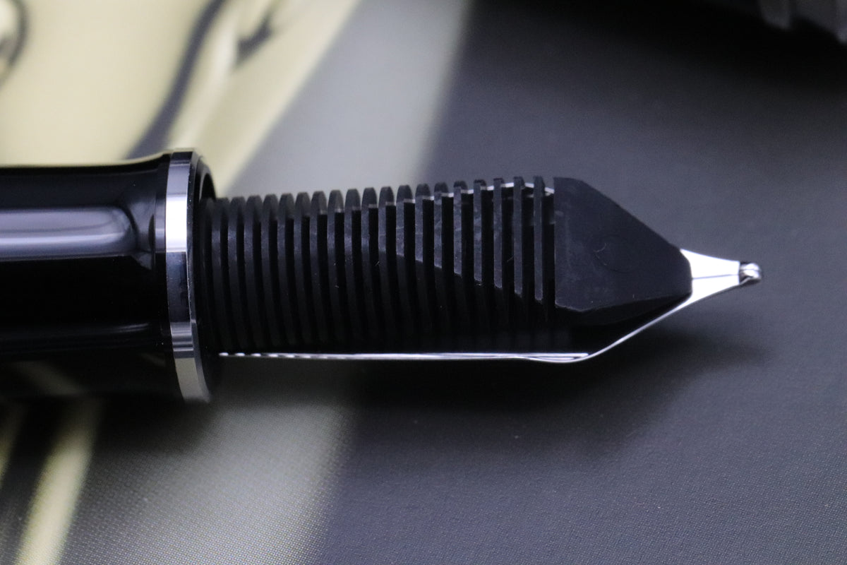 Pelikan Souveran M1005 Stresemann Fountain Pen - UNUSED - B Nib