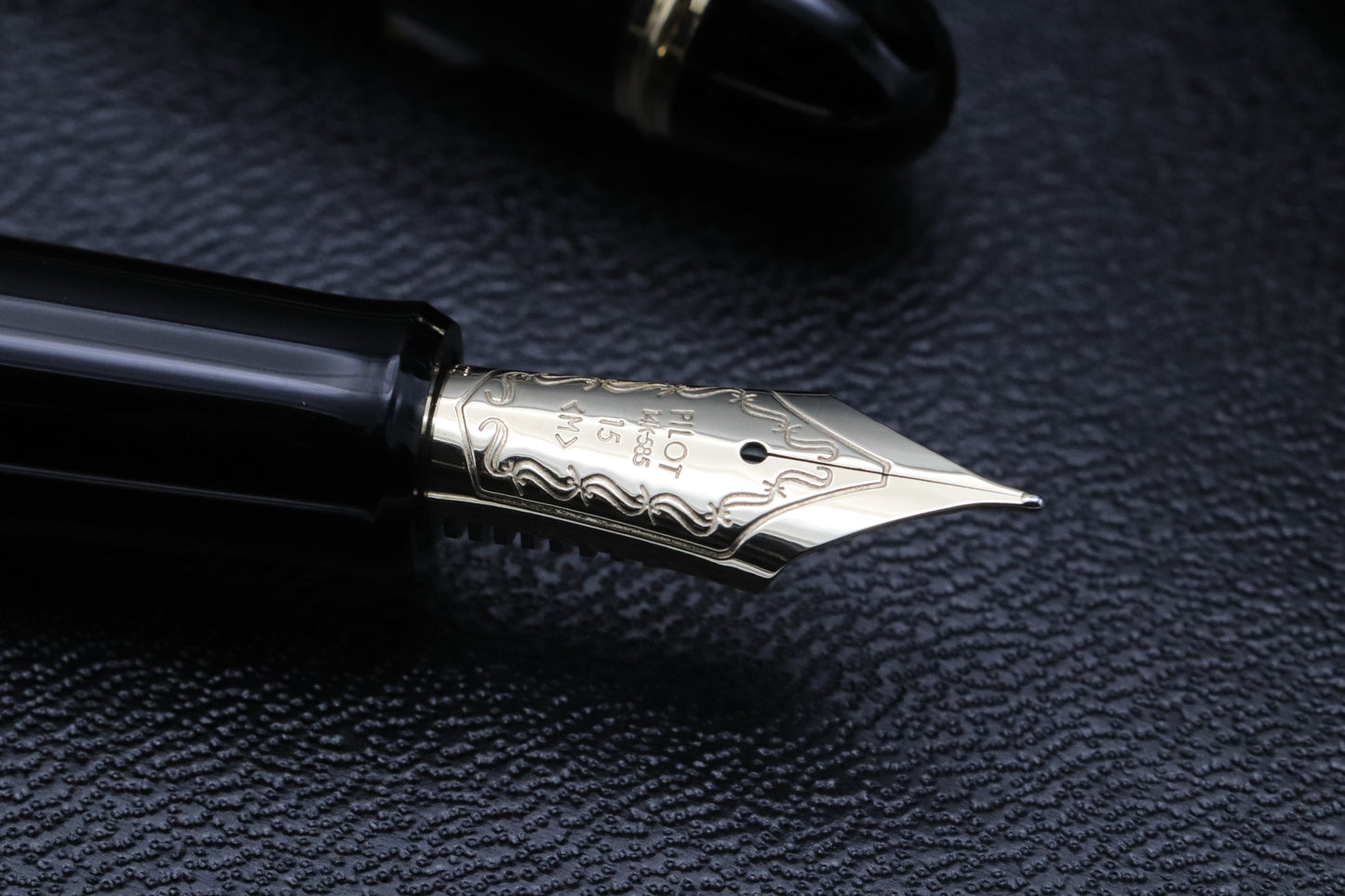 Pilot Custom 823 Smoke Fountain Pen - UNUSED