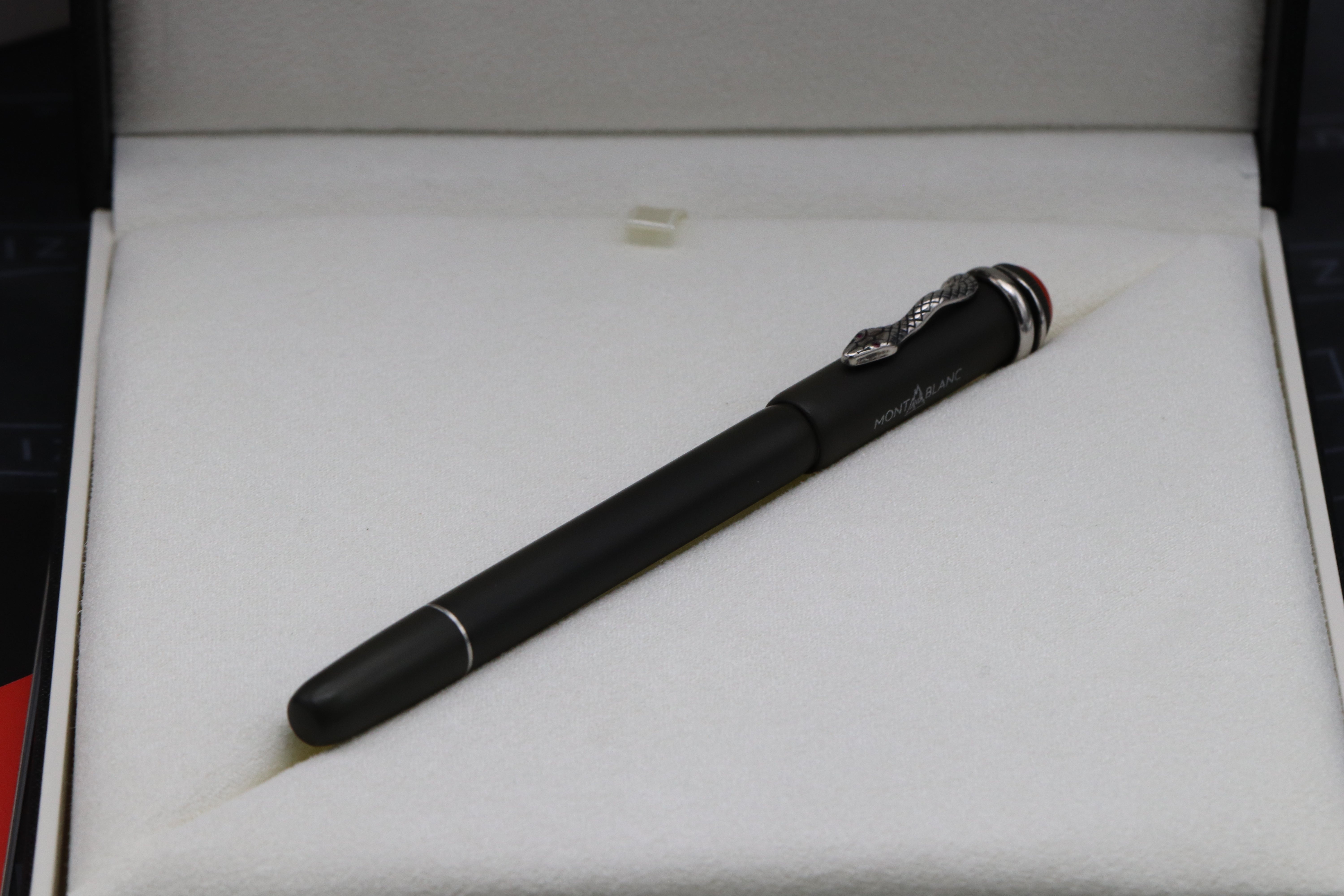希少 Montblanc Heritage Collection Montblanc Heritage Rouge et Noir Ebonite LE1906 Fountain Pen – IZODS