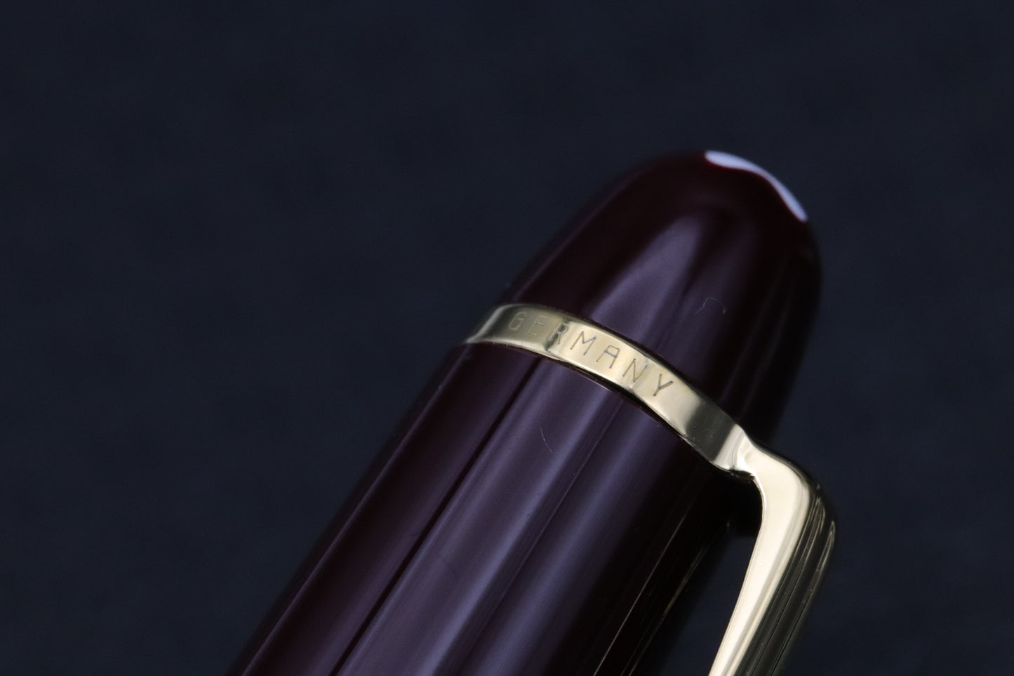 Montblanc Meisterstuck 145 Classique Bordeaux Fountain Pen