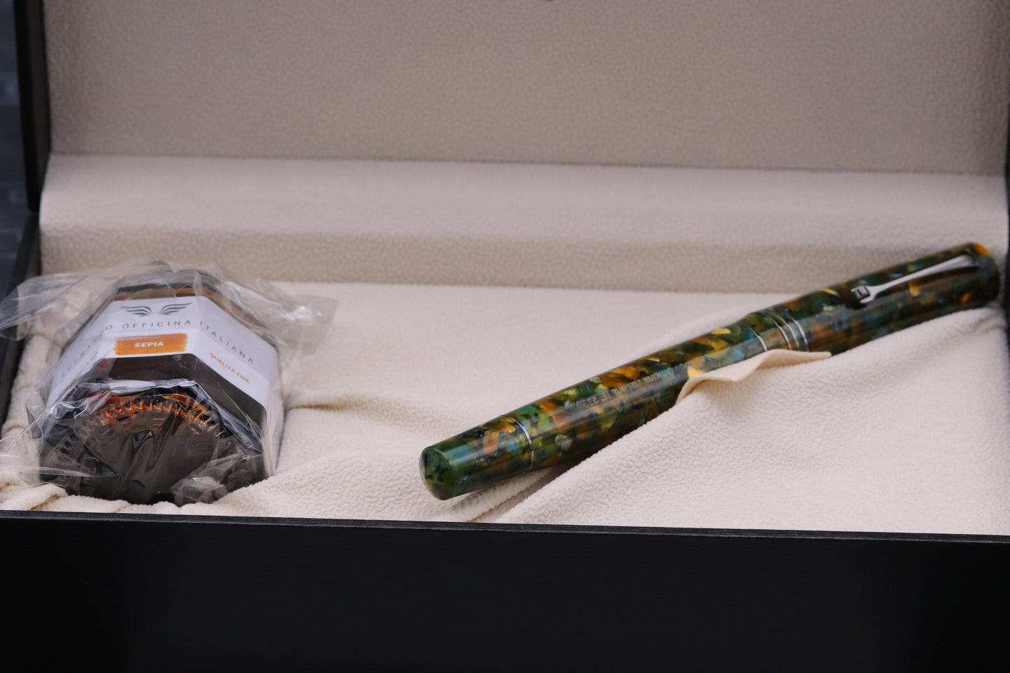 Leonardo Momento Zero Grande Girasole Ruthenium Fountain Pen - Extra Fine #8 Nib