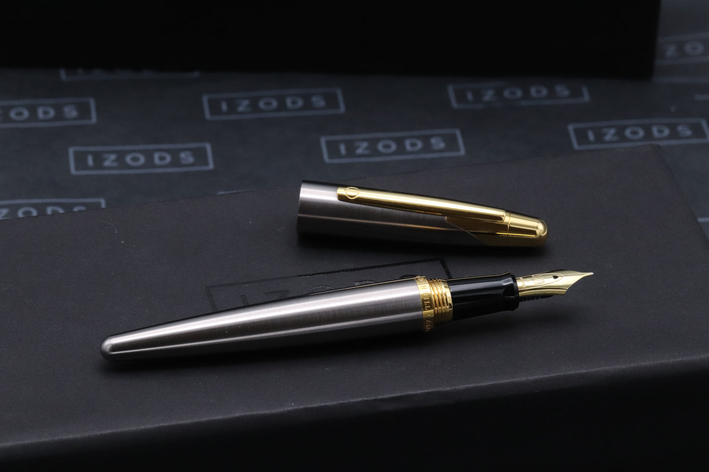 Dunhill AD2000 Steel Gold Fountain Pen