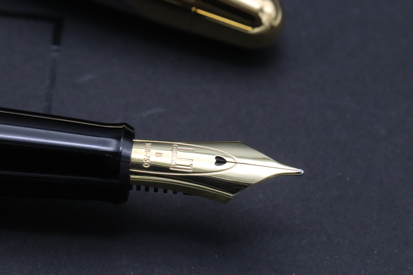 Dunhill AD2000 Steel Gold Fountain Pen