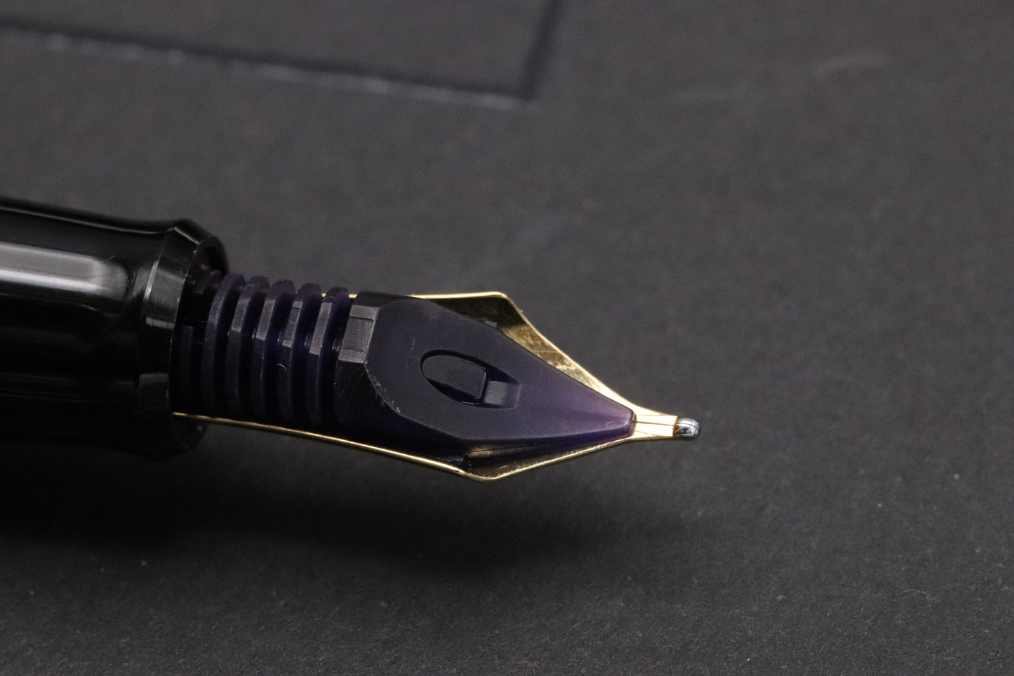 Dunhill AD2000 Steel Gold Fountain Pen