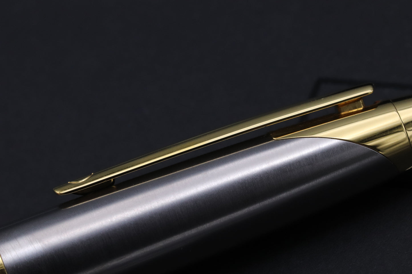Dunhill AD2000 Steel Gold Fountain Pen
