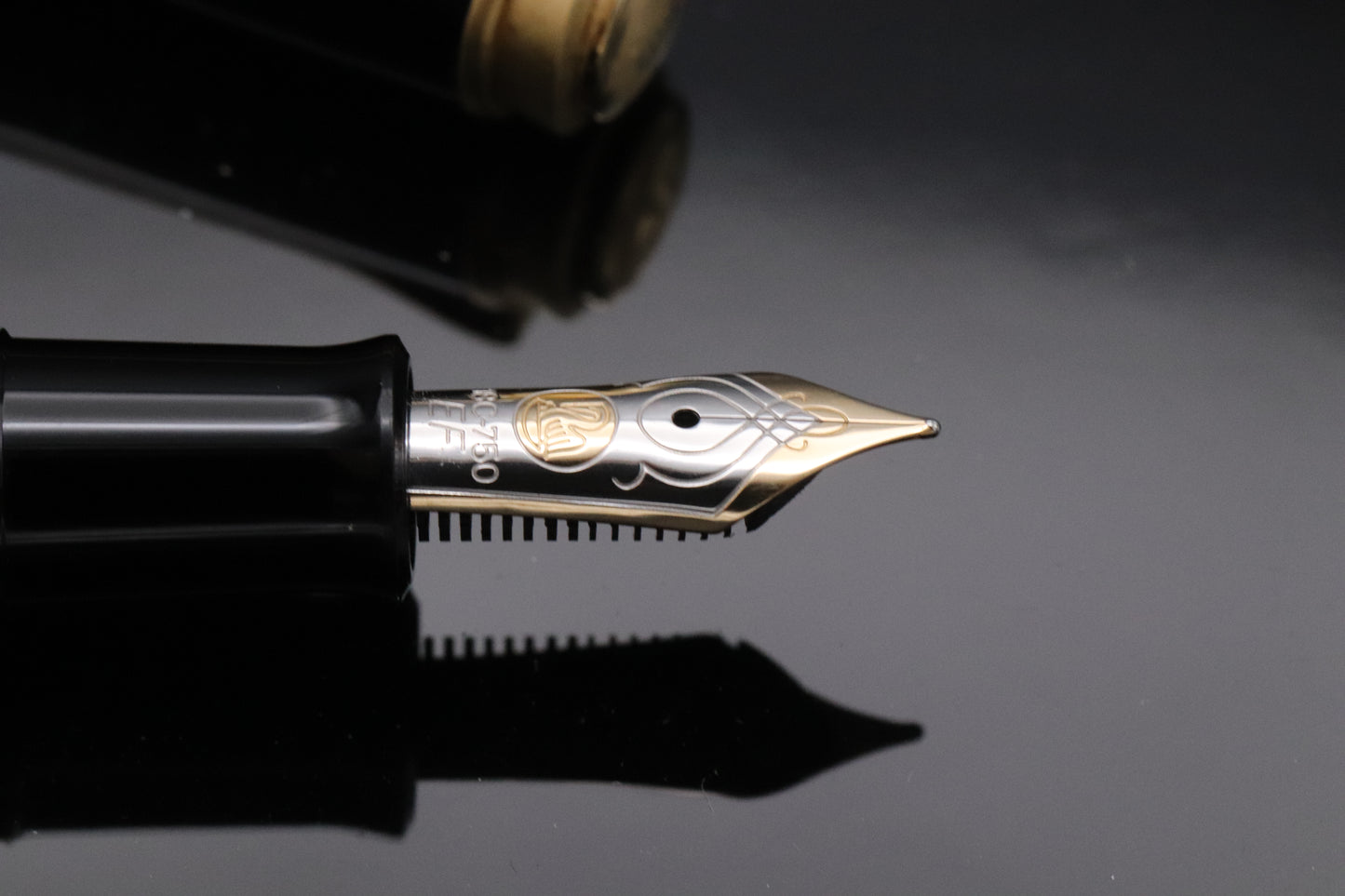 Pelikan Souveran M700 Toledo Fountain Pen - EF Nib