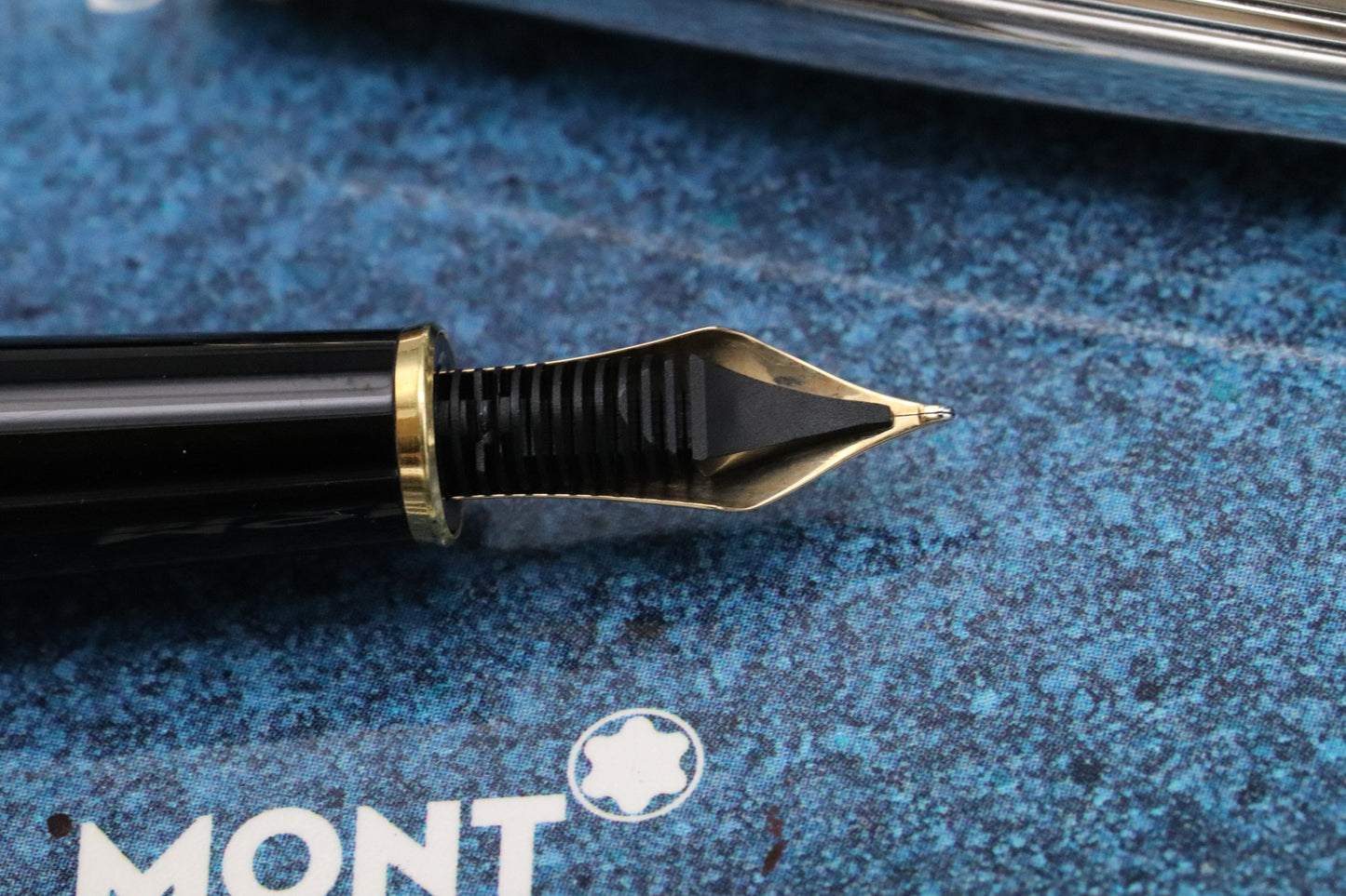 Montblanc Meisterstuck 144 Classique AG925 Pinstripe Doue Fountain Pen