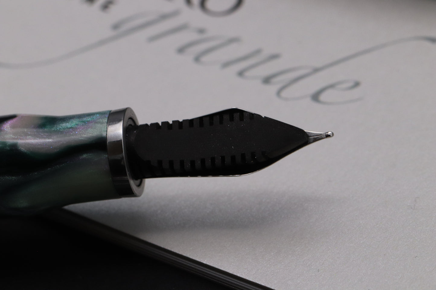 Leonardo MZG Mother of Pearl Resin Limited Edition Fountain Pen