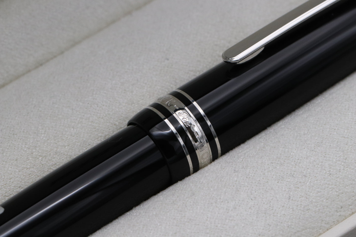 Montblanc Meisterstuck 146 LeGrand Platinum-Coated Fountain Pen - UNUSED - F Nib