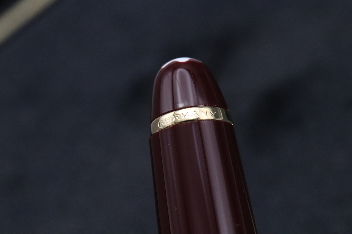 Montblanc Meisterstuck 144 Classique Bordeaux Fountain Pen - Broad Monotone Nib