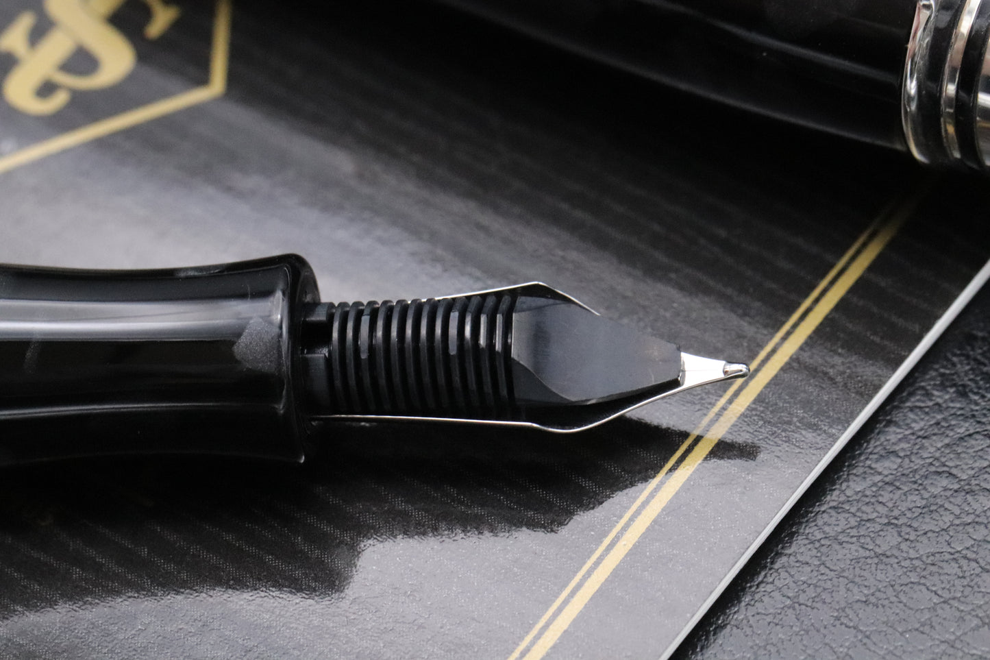 Conway Stewart Wellington Silver Graphite Limited Edition Fountain Pen