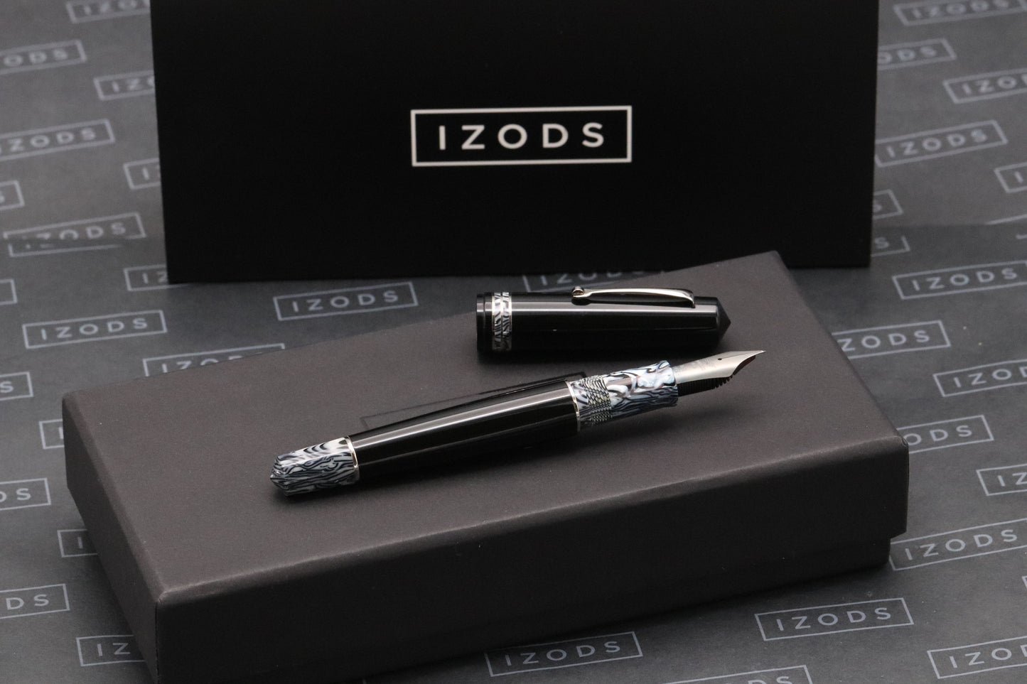 Leonardo MZ La Grande Ibrida Pearl Celluloid Fountain Pen - #8 Ti Bacas CI Nib