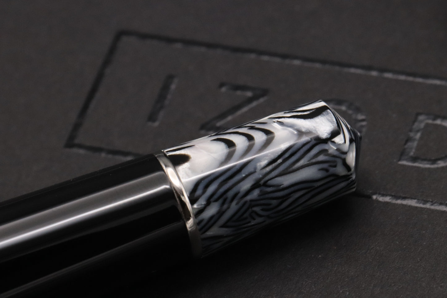 Leonardo MZ La Grande Ibrida Pearl Celluloid Fountain Pen - #8 Ti Bacas CI Nib