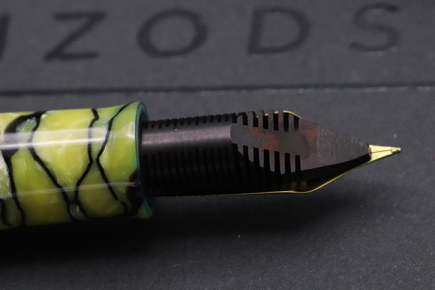 Leonardo MZ La Grande Ibrida Black Yellow Celluloid Fountain Pen - #8 EF Ti Nib