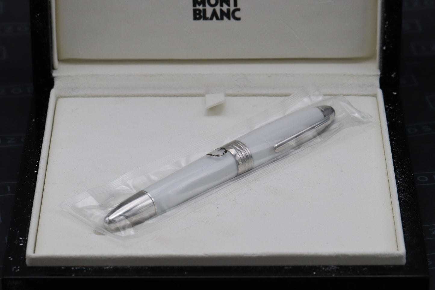 Montblanc Masters for Meisterstuck Meissen White Porcelain Fountain Pen - UNUSED