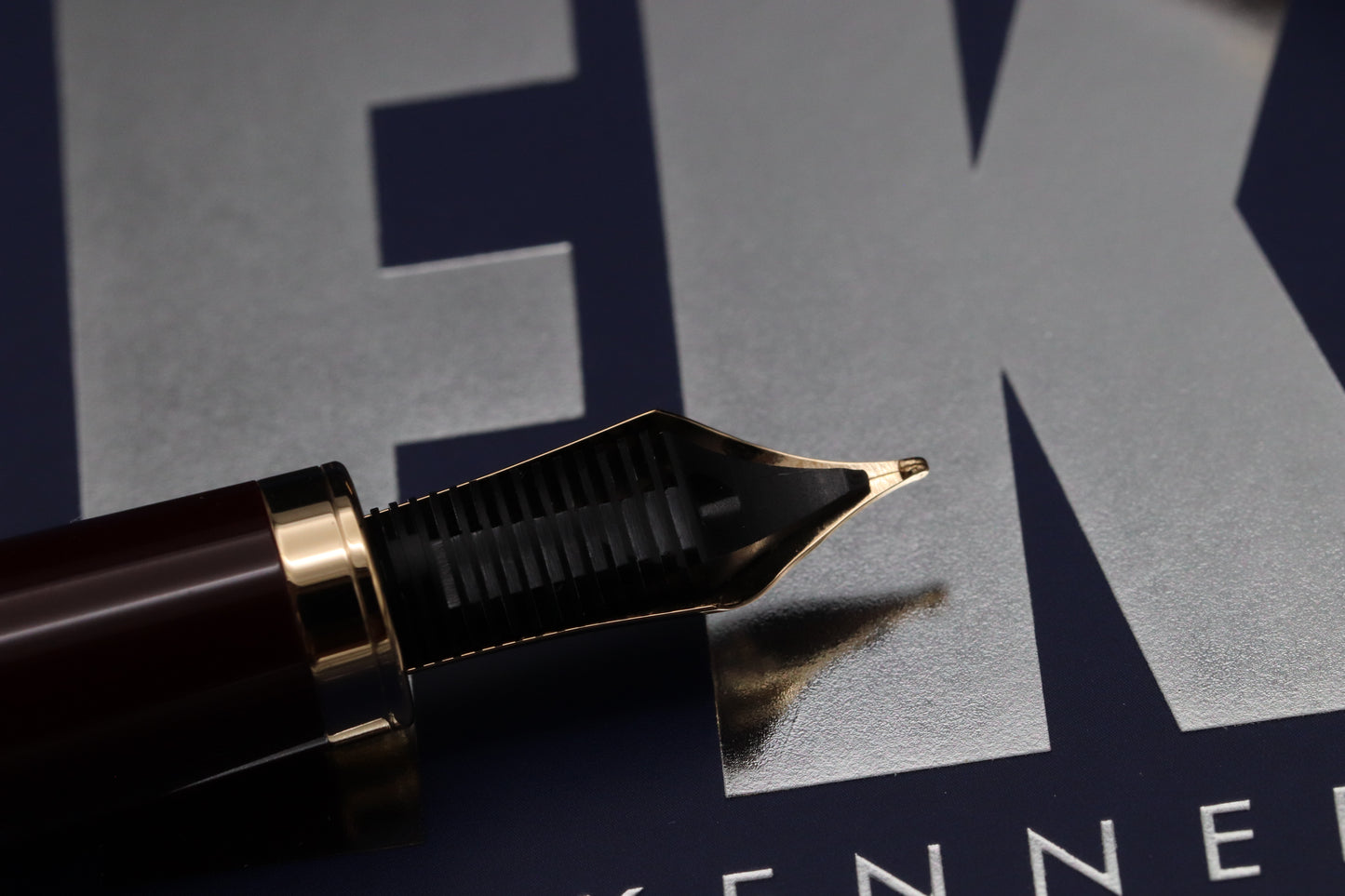 Montblanc Great Characters JFK Burgundy Fountain Pen - UNUSED - Fine Nib