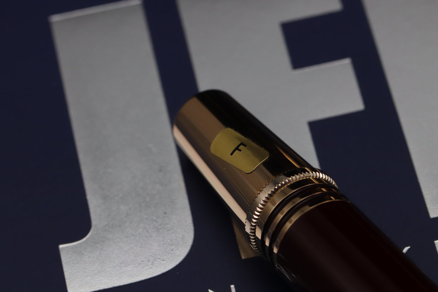 Montblanc Great Characters JFK Burgundy Fountain Pen - UNUSED - Fine Nib