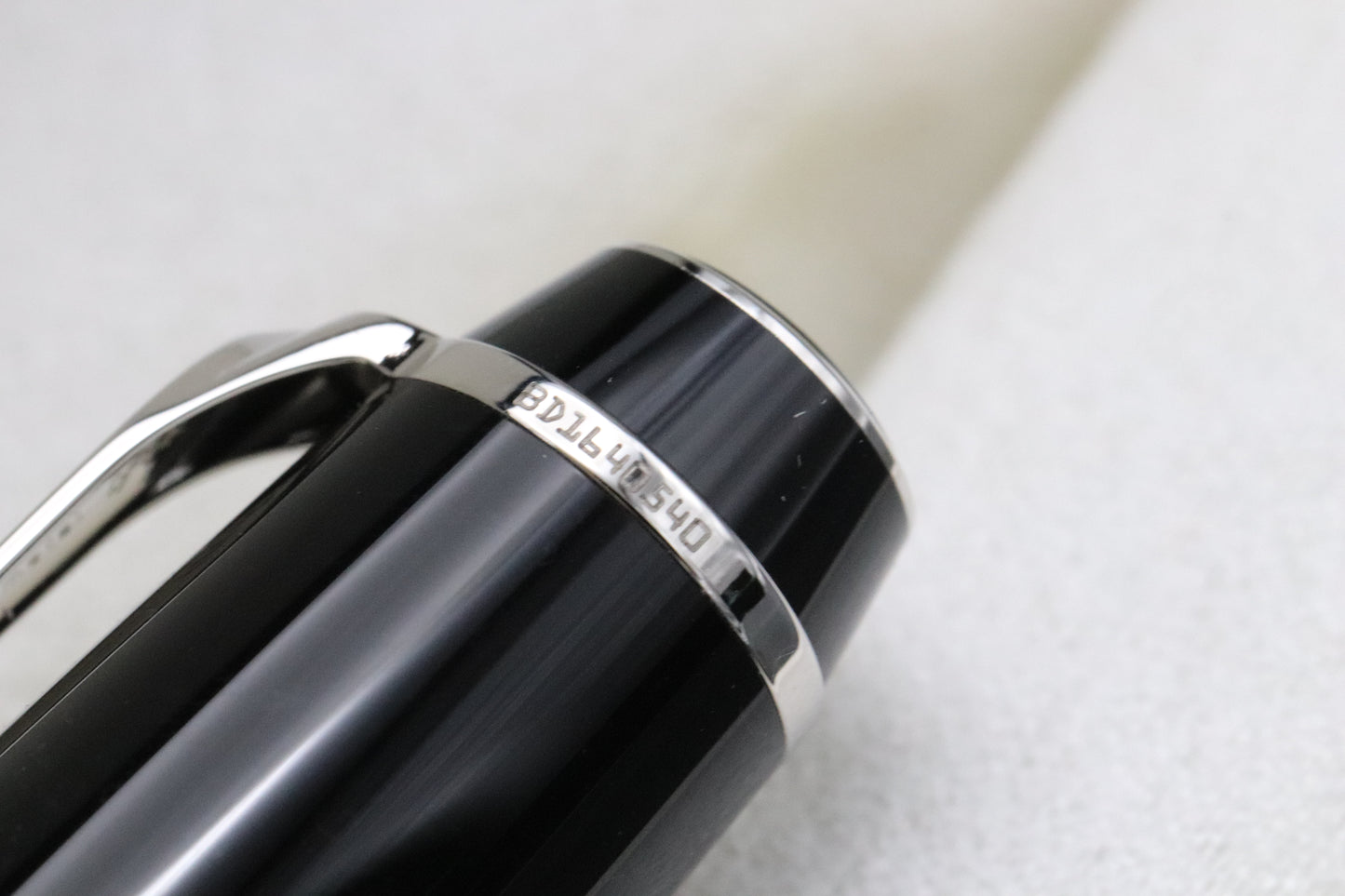 Montblanc Boheme XL Platinum Line No Stone Fountain Pen - Fine Nib
