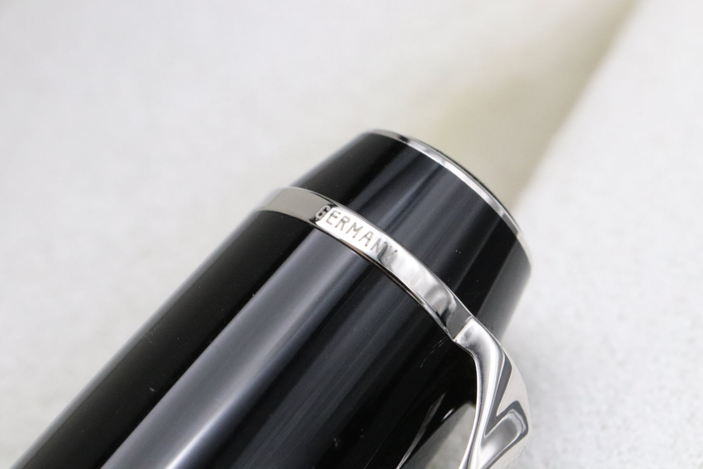Montblanc Boheme XL Platinum Line No Stone Fountain Pen - Fine Nib