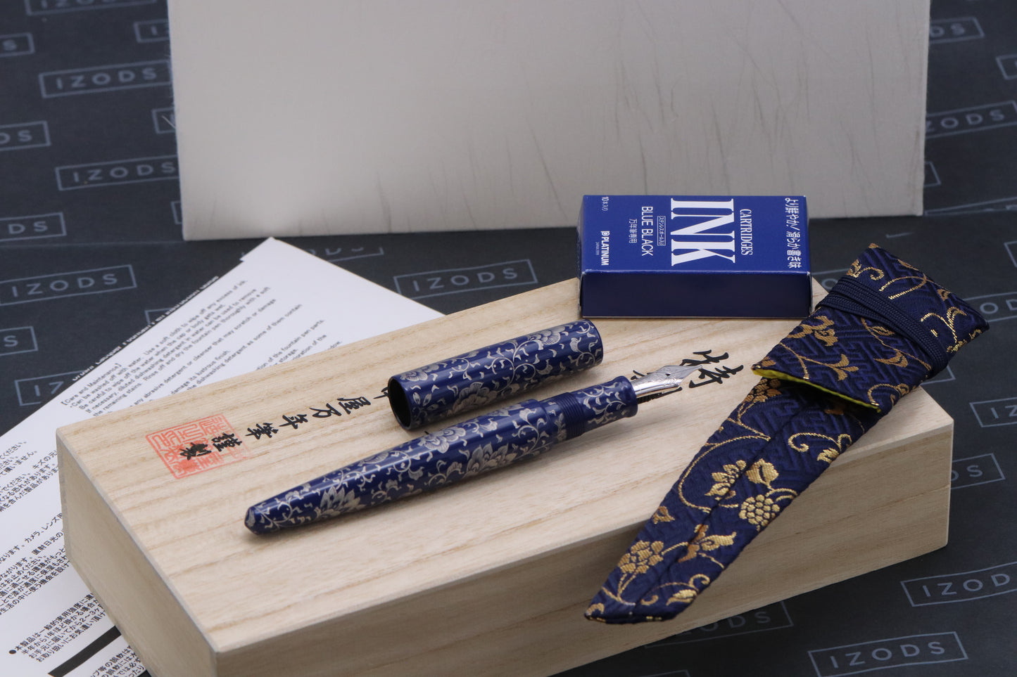 Nakaya Naka-ai Chinkin Housoge Kikyo & Platinum Fountain Pen