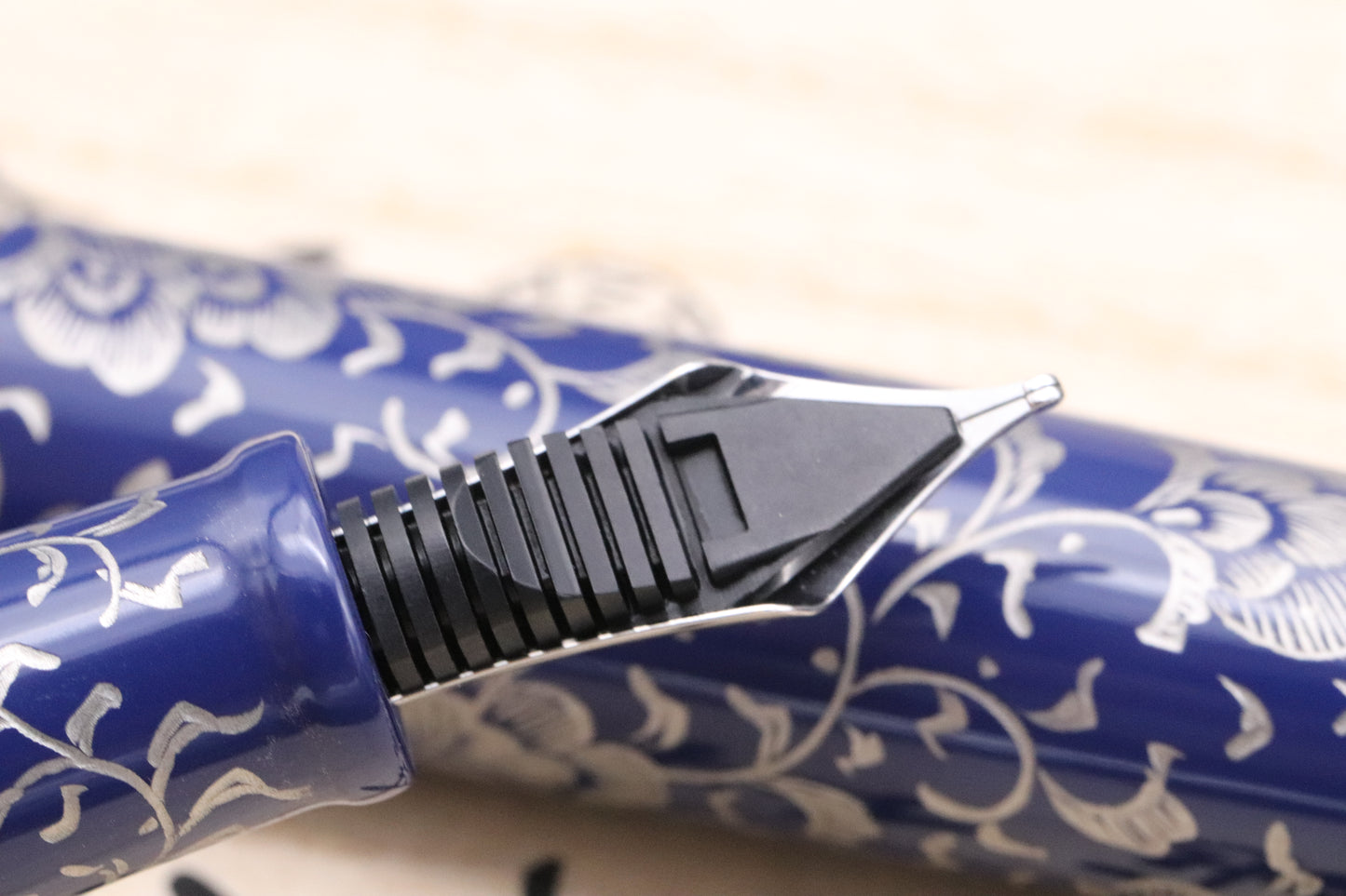 Nakaya Naka-ai Chinkin Housoge Kikyo & Platinum Fountain Pen