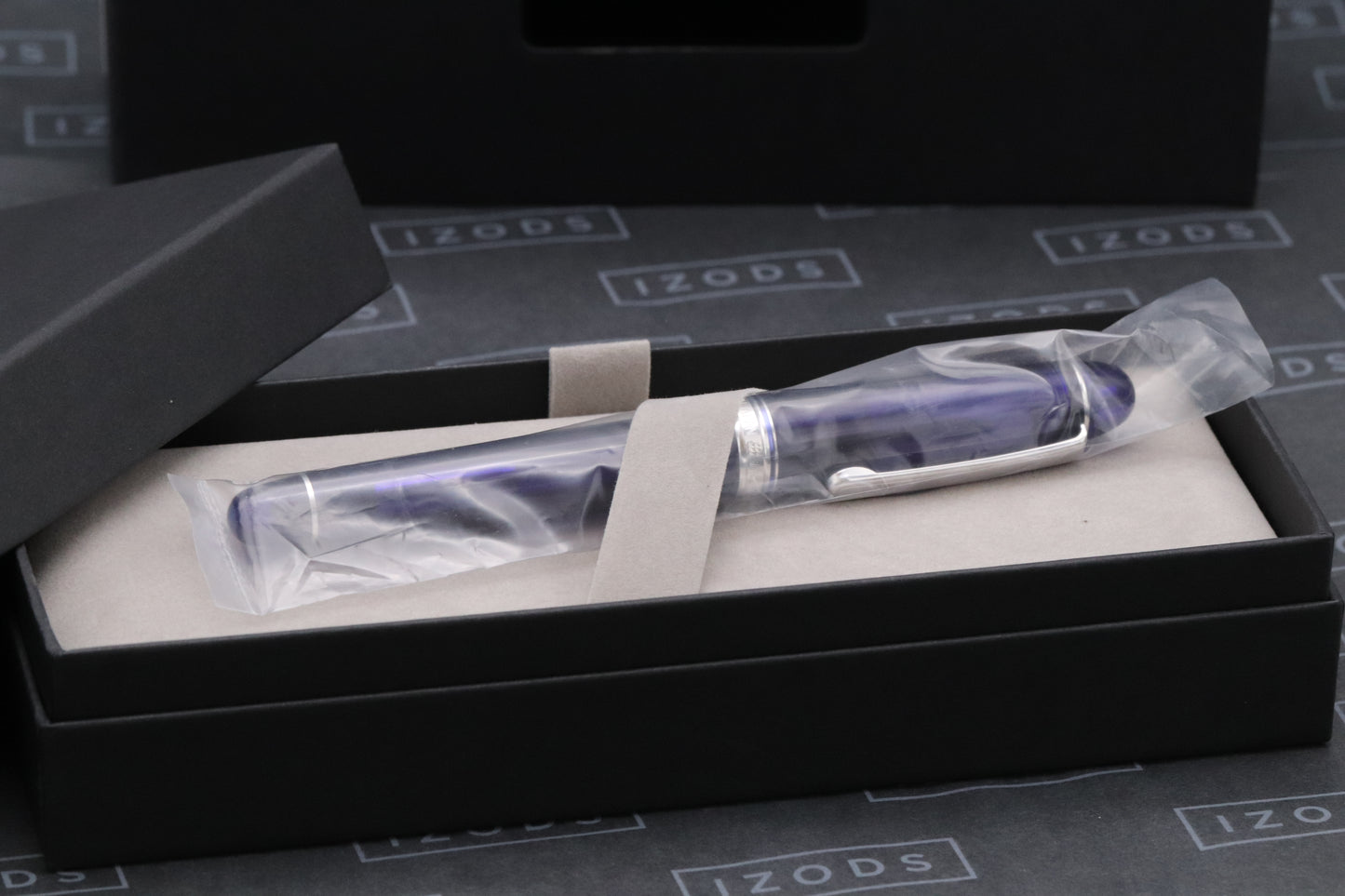 Platinum 3776 Chartres Blue Fountain Pen - M Nib - UNUSED