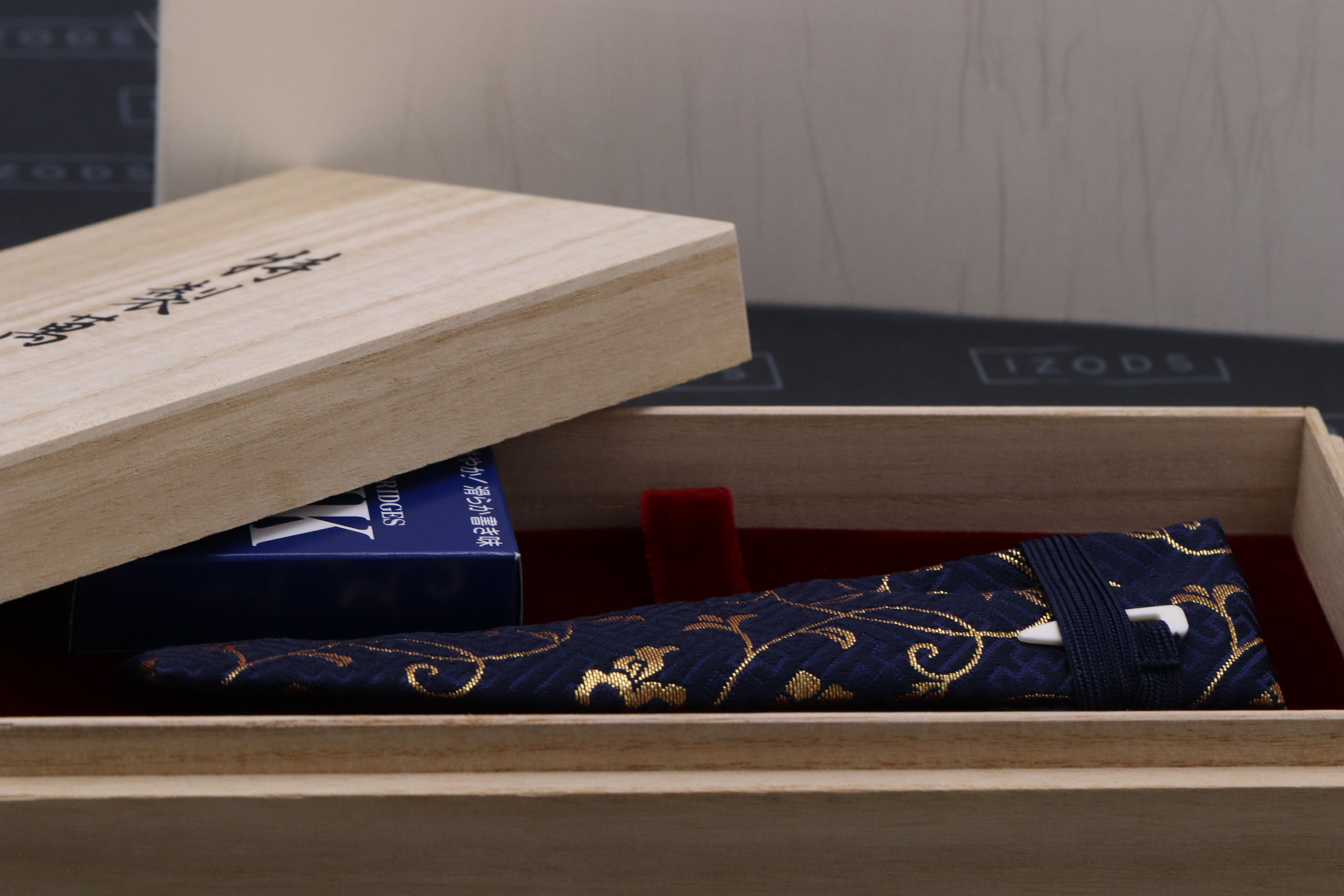Nakaya Naka-ai Chinkin Housoge Kikyo & Platinum Fountain Pen – IZODS