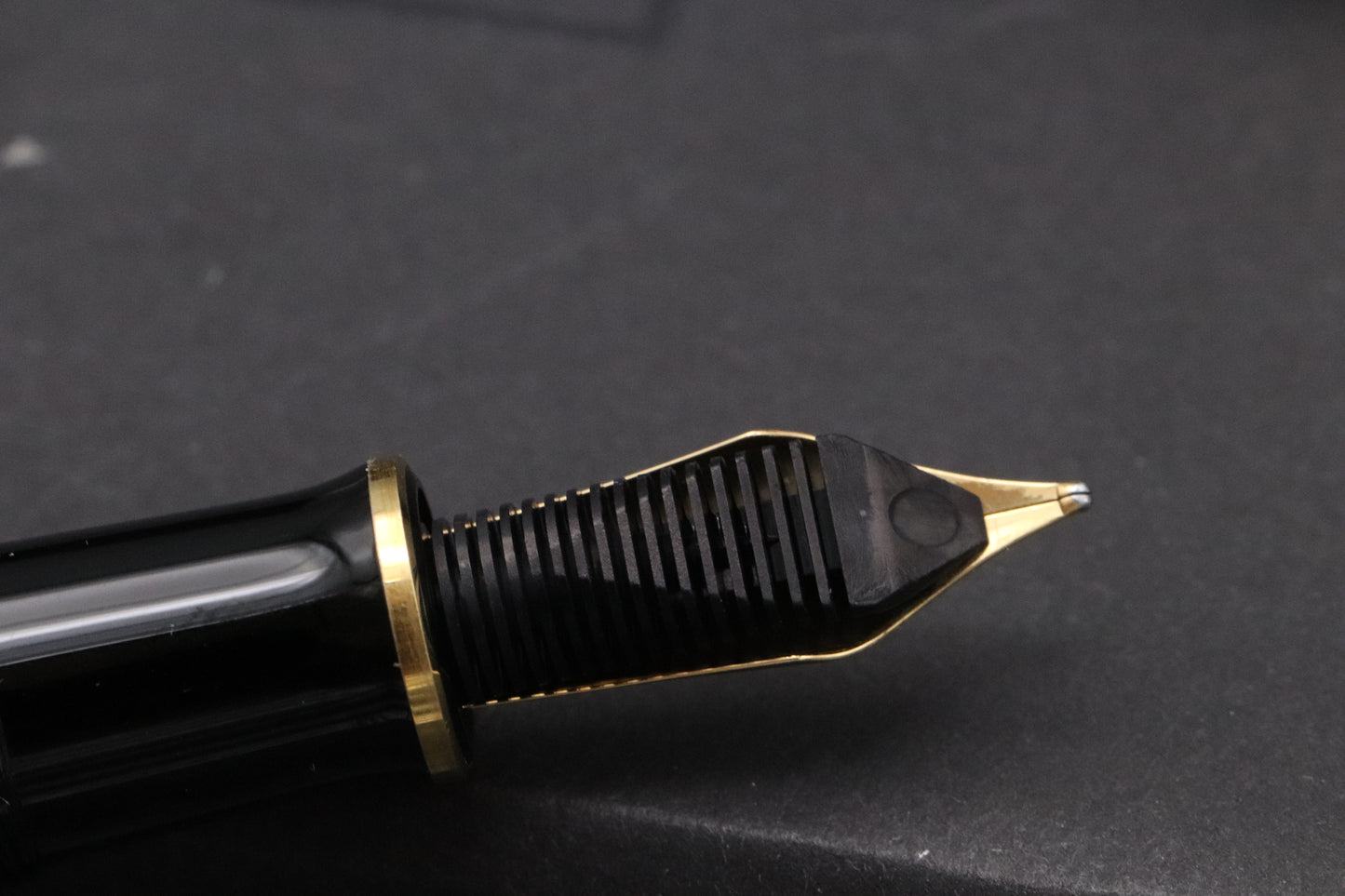 Pelikan Souveran M800 Red Black Fountain Pen - Transparent Barrel