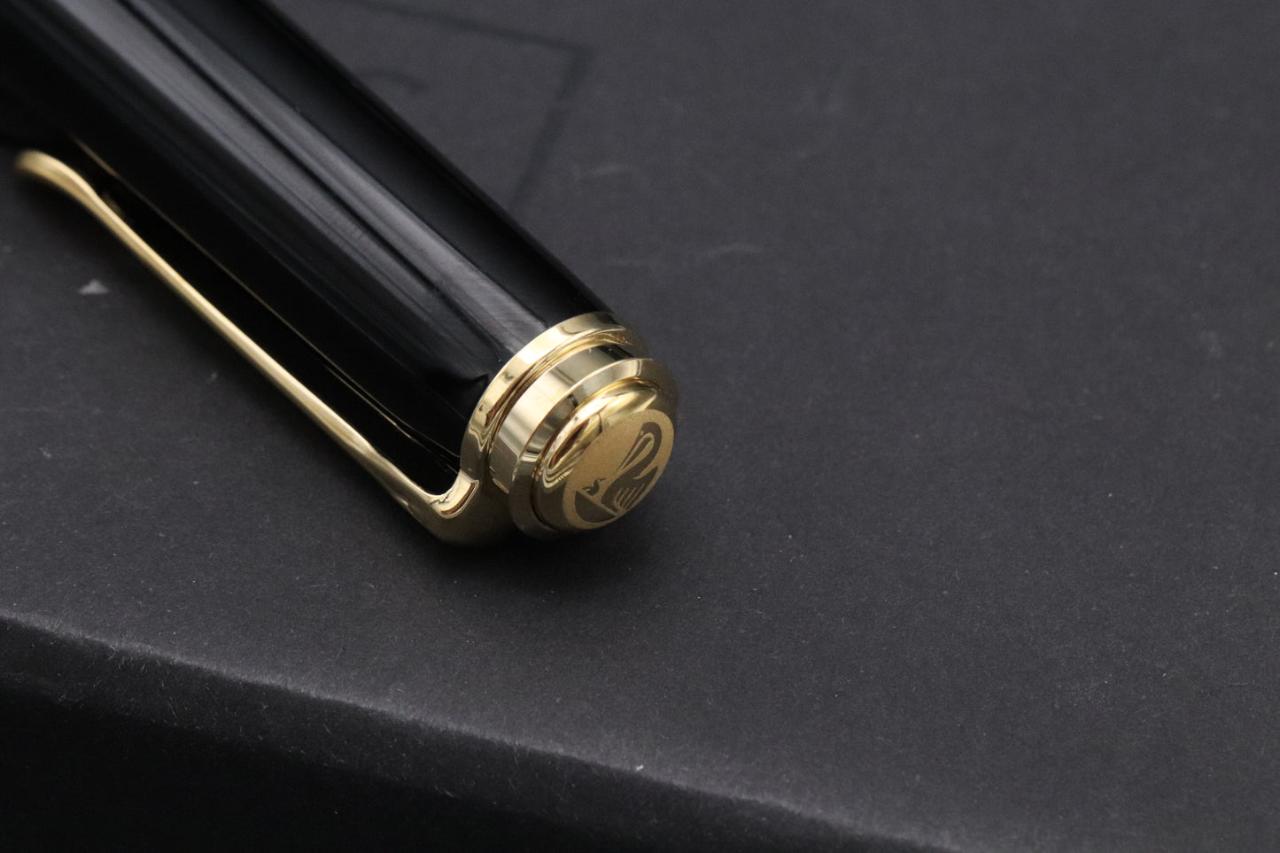 Pelikan Souveran M800 Red Black Fountain Pen - Transparent Barrel