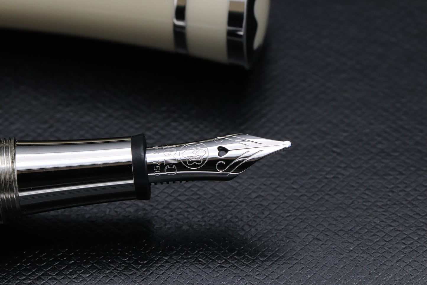 Montblanc Muses Greta Garbo Special Edition Fountain Pen