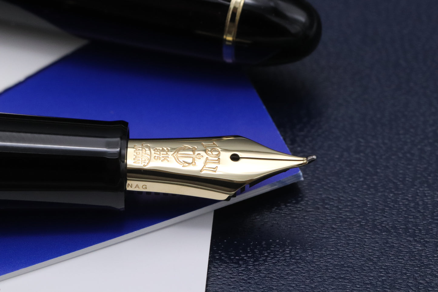 Sailor 1911L Black Gold Fountain Pen - Naginata Nib Fude de Mannen Nib - DIPPED