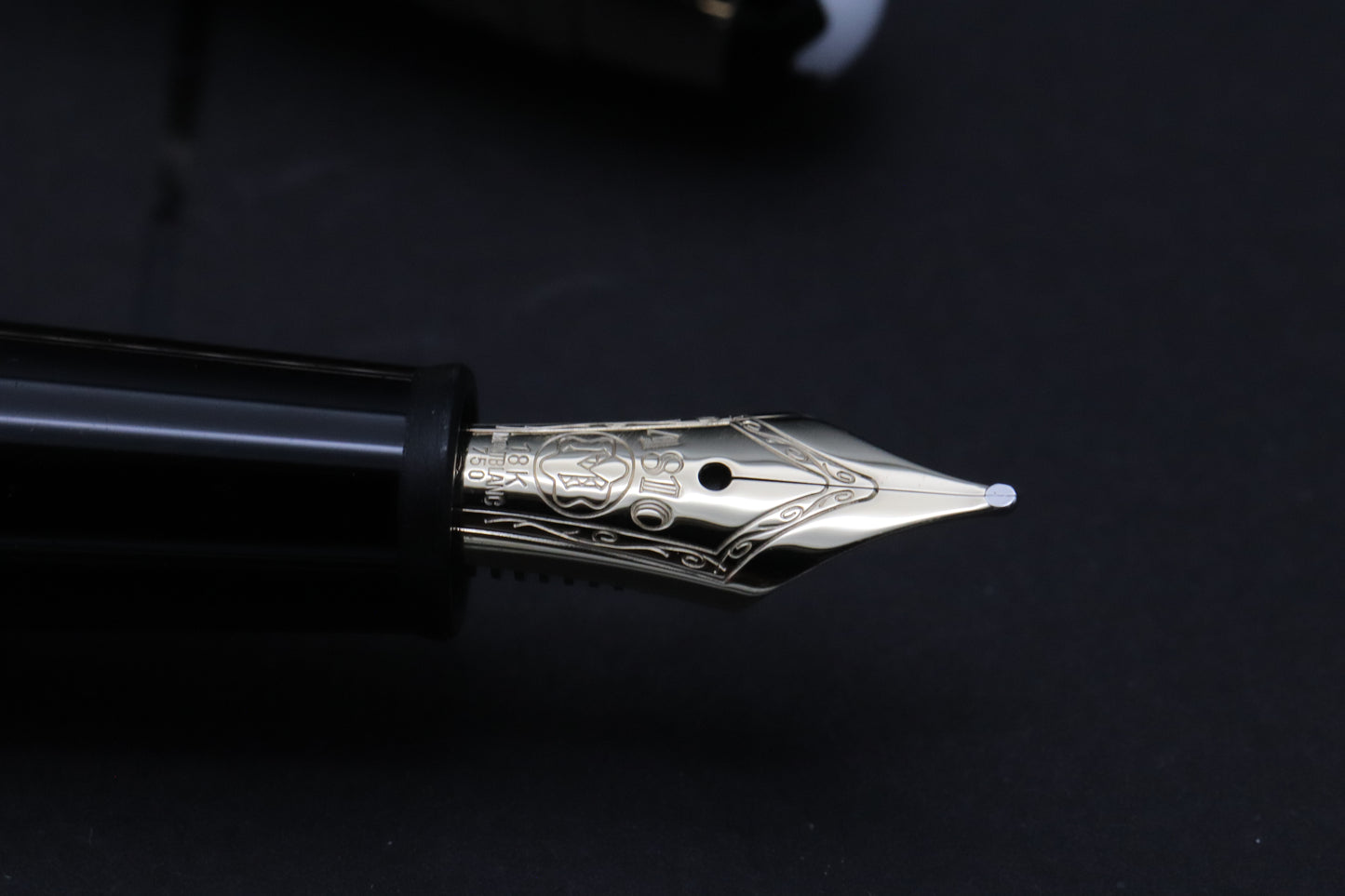 Montblanc Meisterstuck Classique Geometric Dimension Doue Fountain Pen