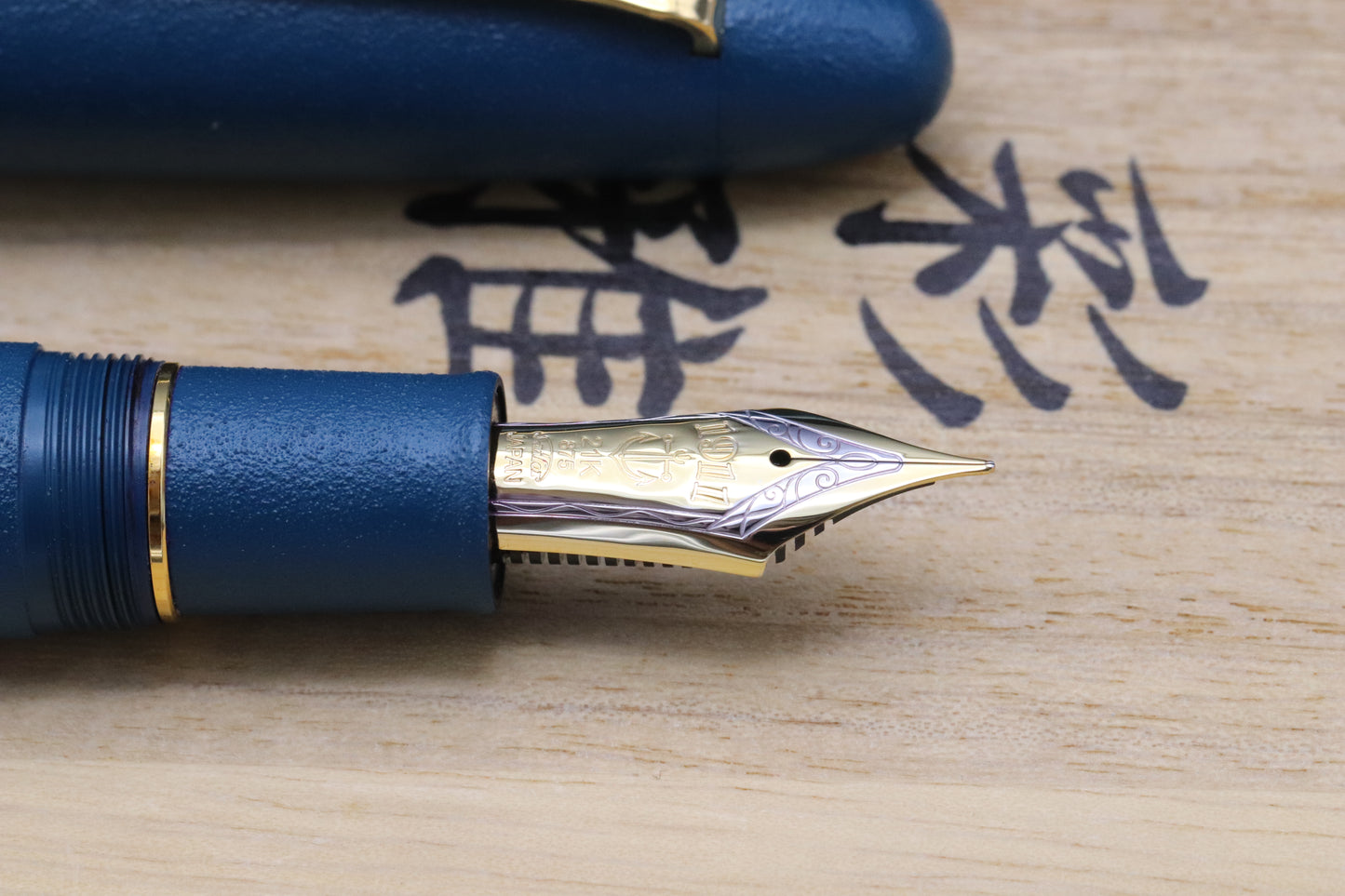 Sailor King of Pen Iro-Miyabi Urushi Fukaai Blue Fountain Pen