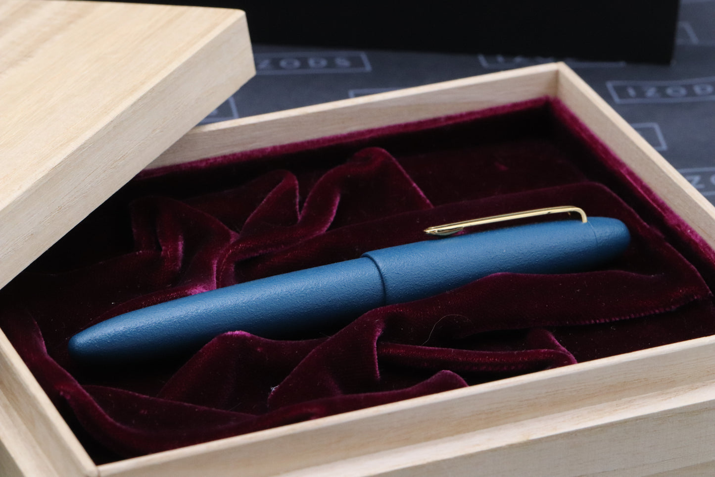 Sailor King of Pen Iro-Miyabi Urushi Fukaai Blue Fountain Pen