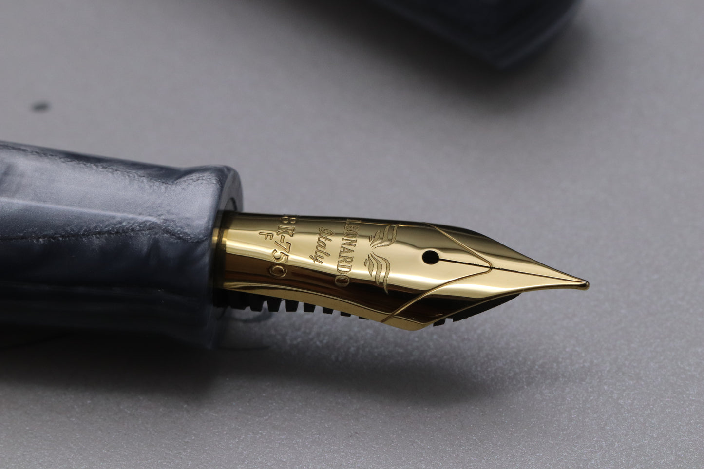 Leonardo Cuspide Mineral Grey LE70 Fountain Pen