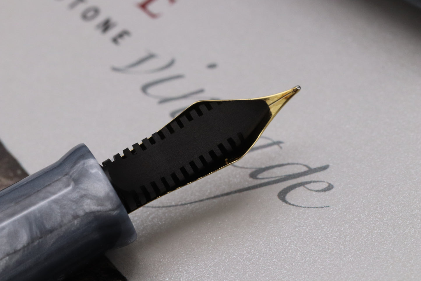 Leonardo Cuspide Mineral Grey LE70 Fountain Pen